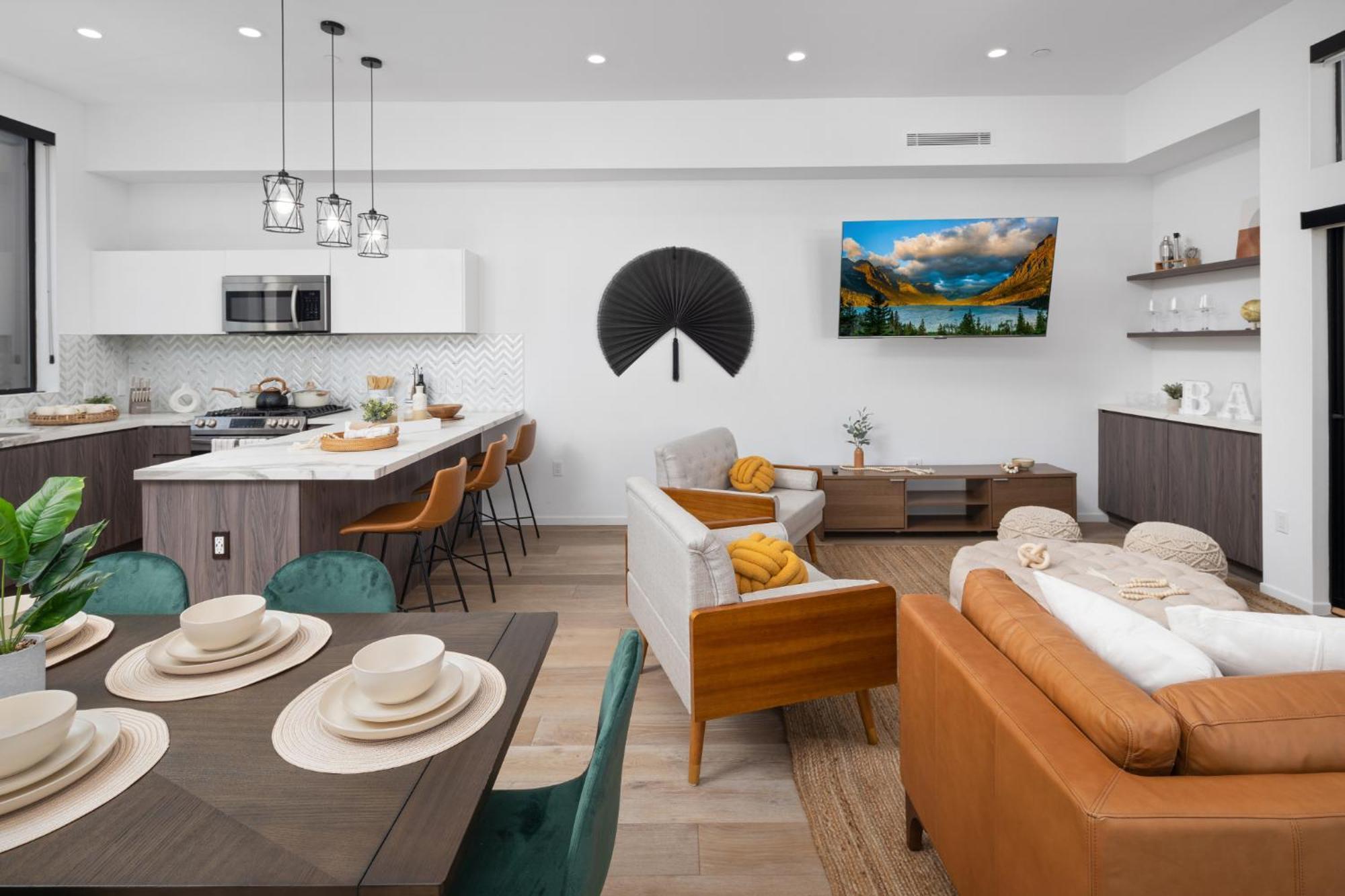 Modern Hollywood Charm *